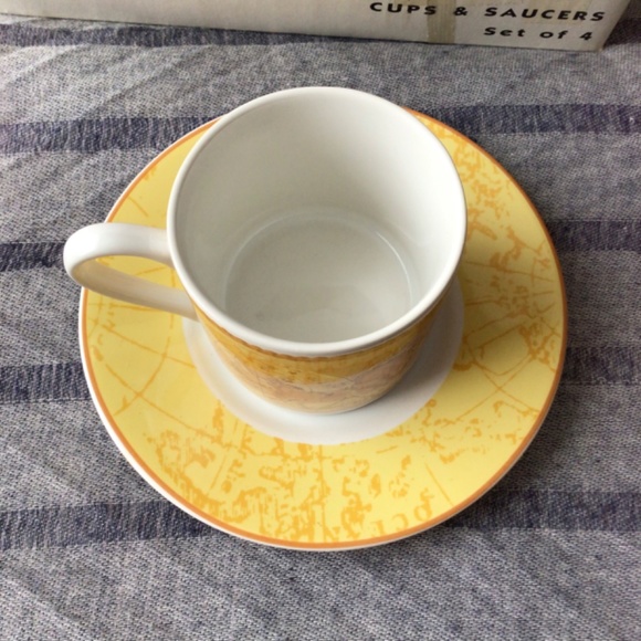 Set of 4 cups and saucers - Picture 3 of 9